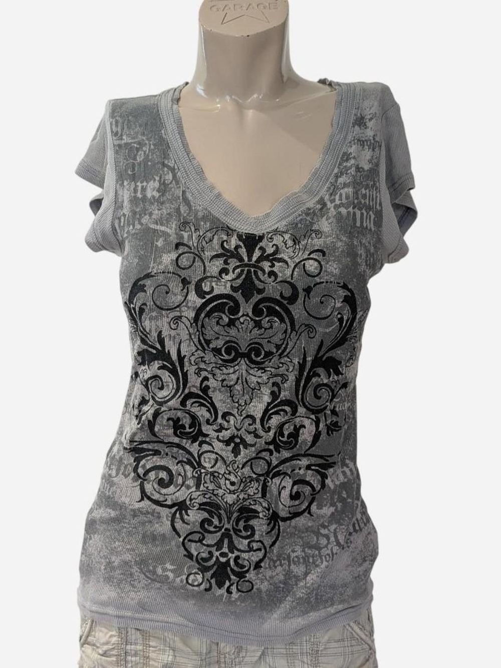 Mudd Gray V-Neck Short Sleeve Tee with Black Ornate Graphic